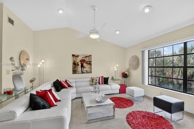 Beautiful and truly move-in ready 3BR/2BA condo in Park Pointe! on Forest Oaks Golf Club in Florida - for sale on GolfHomes.com, golf home, golf lot