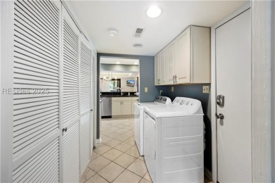 This beautifully updated Fazio Villa offers 3 bedrooms and 3 on Palmetto Dunes Golf Course and Resort in South Carolina - for sale on GolfHomes.com, golf home, golf lot