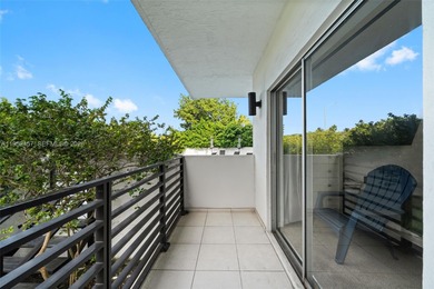 Hidden gem alert! Welcome to this spacious 2-bed, 2-bath on Miami Beach Golf Club in Florida - for sale on GolfHomes.com, golf home, golf lot