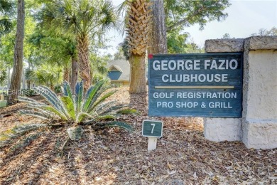 This beautifully updated Fazio Villa offers 3 bedrooms and 3 on Palmetto Dunes Golf Course and Resort in South Carolina - for sale on GolfHomes.com, golf home, golf lot