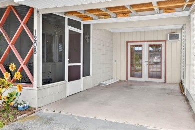 Affordable home in Sun City Center. Close to amenities. The new on North Lakes Golf Course in Florida - for sale on GolfHomes.com, golf home, golf lot