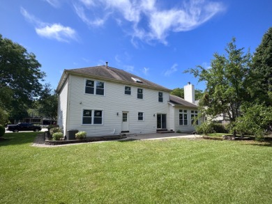 STUNNING HOME!!! YOU ARE GOING TO FALL IN LOVE WITH THIS on Wedgewood Golf Course in Illinois - for sale on GolfHomes.com, golf home, golf lot