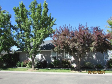 It shows like new! It's a turn-key single level home in gated on Ridgecrest Golf Course in Idaho - for sale on GolfHomes.com, golf home, golf lot