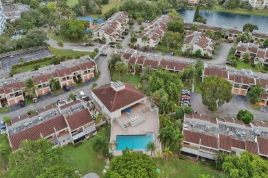 Welcome to your ideal 2 BD | 2.5 BA townhome in the heart of on Inverrary Country Club in Florida - for sale on GolfHomes.com, golf home, golf lot