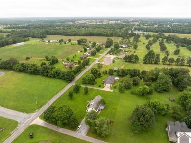 Nestled on a spacious one acre lot just outside the heart of on Sullivans Par Three in Kentucky - for sale on GolfHomes.com, golf home, golf lot