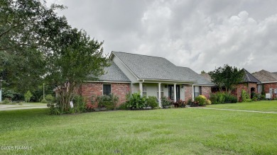 Welcome to this beautifully updated 3 bedroom, 2 bath home on Squirrel Run Golf Courses in Louisiana - for sale on GolfHomes.com, golf home, golf lot