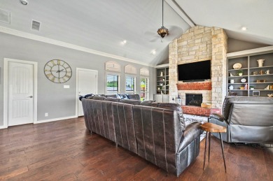 ABSOLUTELY STUNNING W/ FABULOUS RENOVATIONS COMPLETED ONLY WEEKS on Green Tree Country Club in Texas - for sale on GolfHomes.com, golf home, golf lot