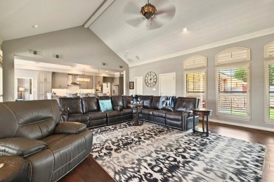 ABSOLUTELY STUNNING W/ FABULOUS RENOVATIONS COMPLETED ONLY WEEKS on Green Tree Country Club in Texas - for sale on GolfHomes.com, golf home, golf lot
