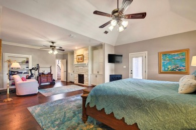 ABSOLUTELY STUNNING W/ FABULOUS RENOVATIONS COMPLETED ONLY WEEKS on Green Tree Country Club in Texas - for sale on GolfHomes.com, golf home, golf lot