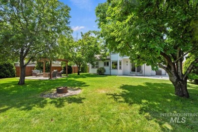 Lovingly maintained by the original owner, this beautifully on Lakeview Golf Club in Idaho - for sale on GolfHomes.com, golf home, golf lot