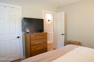 Charming 3-bedroom bungalow located in the desirable Trent Woods on New Bern Golf and Country Club in North Carolina - for sale on GolfHomes.com, golf home, golf lot