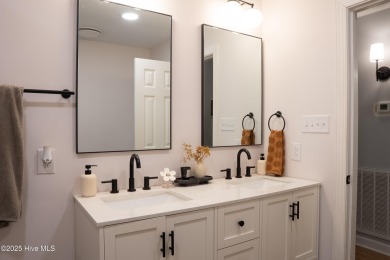 Charming 3-bedroom bungalow located in the desirable Trent Woods on New Bern Golf and Country Club in North Carolina - for sale on GolfHomes.com, golf home, golf lot
