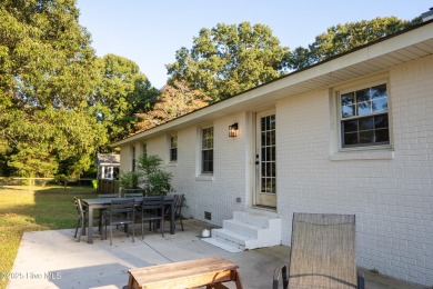 Charming 3-bedroom bungalow located in the desirable Trent Woods on New Bern Golf and Country Club in North Carolina - for sale on GolfHomes.com, golf home, golf lot