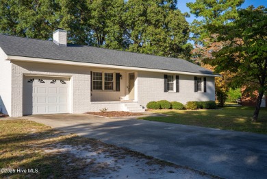 Charming 3-bedroom bungalow located in the desirable Trent Woods on New Bern Golf and Country Club in North Carolina - for sale on GolfHomes.com, golf home, golf lot
