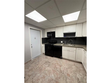 Turn-Key  Fully Furnished!!!  Unique  Spacious All-Ages Condo - on Palm-Aire Country Club and Resort - Palms in Florida - for sale on GolfHomes.com, golf home, golf lot