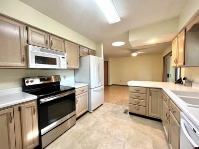 Super clean brick 3 bedroom, 2 bath home with golf course views on Twin Lakes Golf Club in Arkansas - for sale on GolfHomes.com, golf home, golf lot