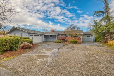 OPEN HOUSE Sat 3/1 from Noon-2pm!  Classic, single-story home on Gresham Golf Course in Oregon - for sale on GolfHomes.com, golf home, golf lot