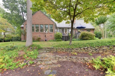 Fabulous in every way! This home offers gracious living with a on Fords Colony Country Club in Virginia - for sale on GolfHomes.com, golf home, golf lot