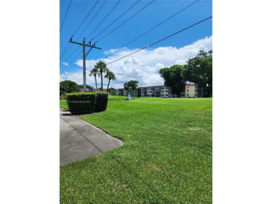 Beautiful 2BR/2BA corner-unit condo in a premier 55+ community on Hollybrook Golf and Tennis Club  in Florida - for sale on GolfHomes.com, golf home, golf lot