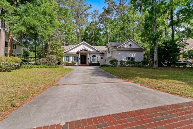 Custom-built 3,500 sq ft home with an open floor plan featuring on Belfair Golf Club in South Carolina - for sale on GolfHomes.com, golf home, golf lot
