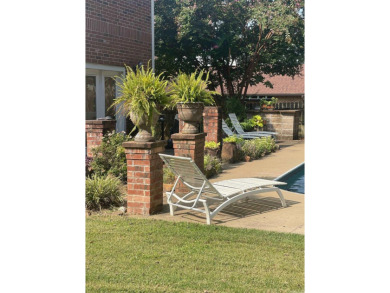 RIVER OAKS CHARMER with a beautiful in-ground pool area! Located on The Course at River Oaks in Arkansas - for sale on GolfHomes.com, golf home, golf lot
