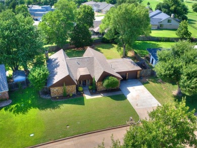 ***Welcome to this split-plan single-family residence nestled in on The Greens Country Club in Oklahoma - for sale on GolfHomes.com, golf home, golf lot