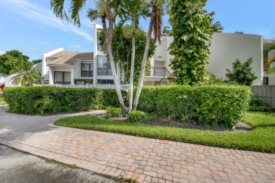 MOTIVATED SELLER. NO STEPS,PRICE JUST REDUCED.$50,000, Updated 2 on Boca West Golf and Country Club in Florida - for sale on GolfHomes.com, golf home, golf lot