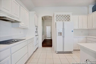 Welcome to 21 Greens Cliff! This pristine single-story home in a on Silverhorn Golf Club in Texas - for sale on GolfHomes.com, golf home, golf lot