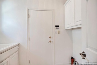 Welcome to 21 Greens Cliff! This pristine single-story home in a on Silverhorn Golf Club in Texas - for sale on GolfHomes.com, golf home, golf lot