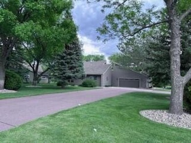 PREFER PRIVACY? Like fine dining & golf? Just moments away on Moccasin Creek Country Club in South Dakota - for sale on GolfHomes.com, golf home, golf lot