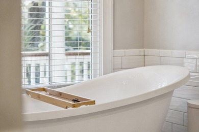 509 W 2nd has it all. Beautiful main home, detached cottage with on Miler Country Club in South Carolina - for sale on GolfHomes.com, golf home, golf lot