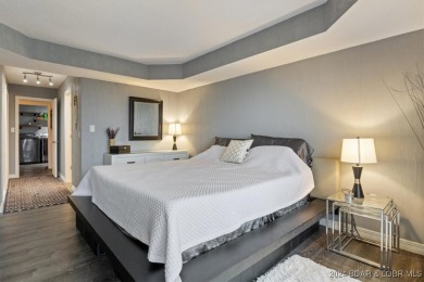 Amazing Top Floor End Unit 3 bed / 2.5 bath Condo boasting over on Seasons Ridge At Four Seasons in Missouri - for sale on GolfHomes.com, golf home, golf lot