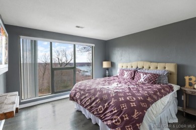 Amazing Top Floor End Unit 3 bed / 2.5 bath Condo boasting over on Seasons Ridge At Four Seasons in Missouri - for sale on GolfHomes.com, golf home, golf lot