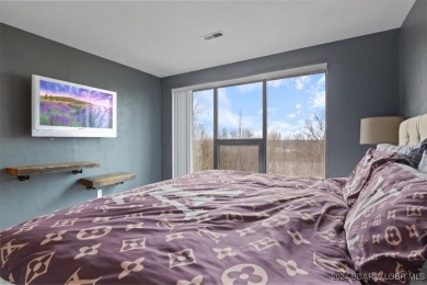 Amazing Top Floor End Unit 3 bed / 2.5 bath Condo boasting over on Seasons Ridge At Four Seasons in Missouri - for sale on GolfHomes.com, golf home, golf lot