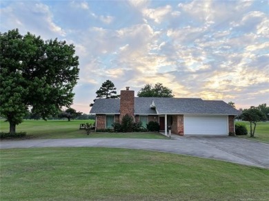 Welcome to 2018 Kelly Drive... a 3 bed, 2 bath brick home on Sulphur Hills Golf Course in Oklahoma - for sale on GolfHomes.com, golf home, golf lot