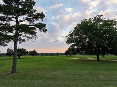 Welcome to 2018 Kelly Drive... a 3 bed, 2 bath brick home on Sulphur Hills Golf Course in Oklahoma - for sale on GolfHomes.com, golf home, golf lot