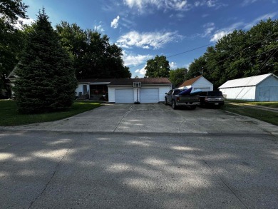 This 4 bedroom home is nestled on a corner lot with an oversized on Holstein Country Club in Iowa - for sale on GolfHomes.com, golf home, golf lot