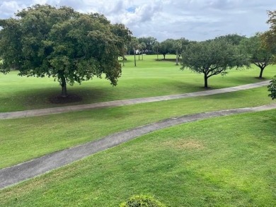 Beautiful 2 bedroom , 2.5 bath upper level townhouse with on  in Florida - for sale on GolfHomes.com, golf home, golf lot