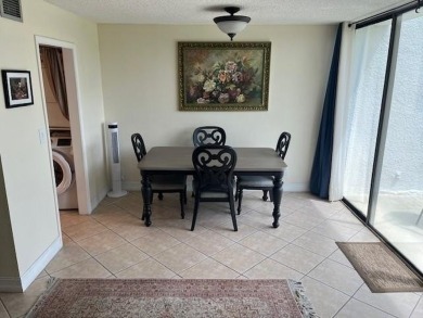 Beautiful 2 bedroom , 2.5 bath upper level townhouse with on  in Florida - for sale on GolfHomes.com, golf home, golf lot