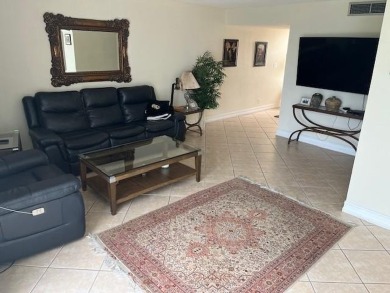 Beautiful 2 bedroom , 2.5 bath upper level townhouse with on  in Florida - for sale on GolfHomes.com, golf home, golf lot