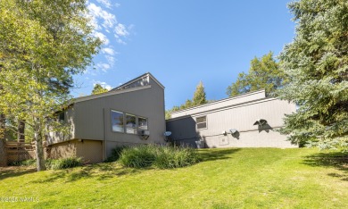 Beautifully updated single-level townhouse in the heart of on Continental Country Club in Arizona - for sale on GolfHomes.com, golf home, golf lot