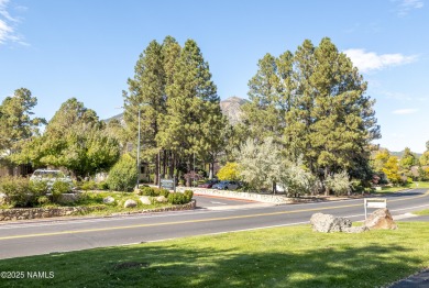 Beautifully updated single-level townhouse in the heart of on Continental Country Club in Arizona - for sale on GolfHomes.com, golf home, golf lot