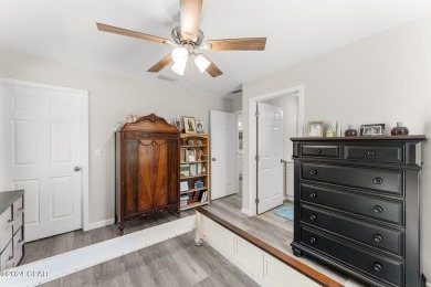 This is a bank approved Pre-Foreclosures Short Sale.  Seller on Sunny Hills Golf and Country Club in Florida - for sale on GolfHomes.com, golf home, golf lot