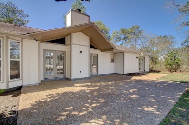 Looking for a great home on a golf course? Look no more! Come on Cypress Country Club and Golf Club  in Alabama - for sale on GolfHomes.com, golf home, golf lot