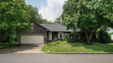This home features hardwood floors, gas fireplace, located on a on Toms River Country Club in New Jersey - for sale on GolfHomes.com, golf home, golf lot