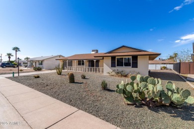 Beautiful 2-bedroom home in Sun City, an exclusive 55+ active on Sun City South Golf Course in Arizona - for sale on GolfHomes.com, golf home, golf lot