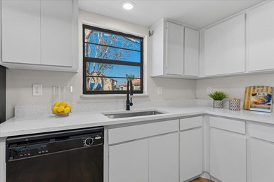 Under contract-accepting backup offers. One or more photo(s) has on Mainlands Golf Club in Florida - for sale on GolfHomes.com, golf home, golf lot