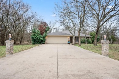 Welcome to this charming 3-bedroom, 2-bathroom home located in on White Bluff Resort - New Course in Texas - for sale on GolfHomes.com, golf home, golf lot