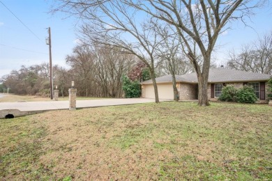 Welcome to this charming 3-bedroom, 2-bathroom home located in on White Bluff Resort - New Course in Texas - for sale on GolfHomes.com, golf home, golf lot