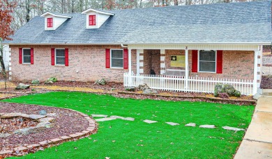 Relax in this conveniently located all brick, three bedroom, two on Ponce De Leon Golf Course in Arkansas - for sale on GolfHomes.com, golf home, golf lot